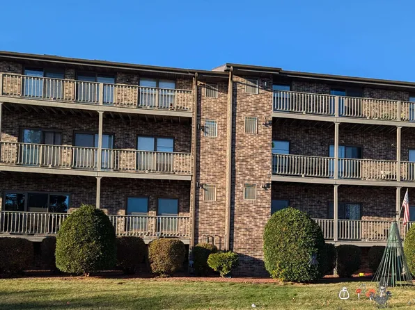 300 W Saint Joseph St APT 32, Green Bay, WI 54301