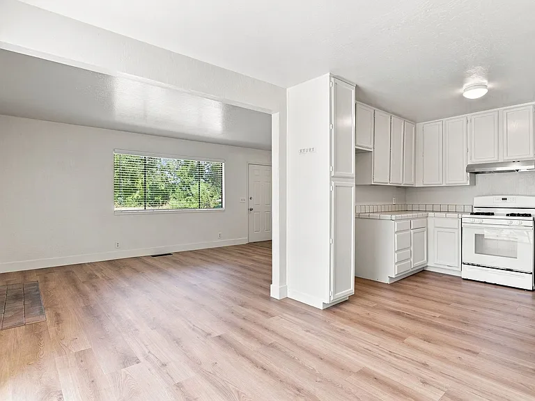 224A Green Meadow Dr — Photo 5