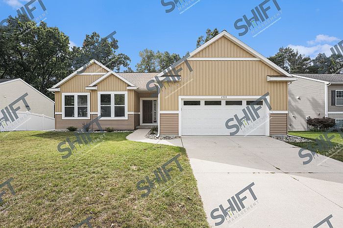 1st image of 2533 Lawncrest Dr NE