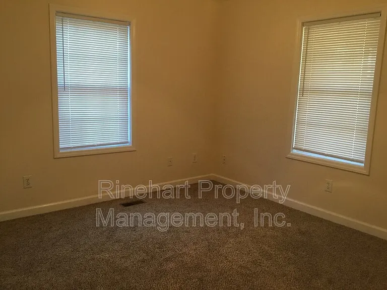 1444 Edgewood Dr — Photo 5