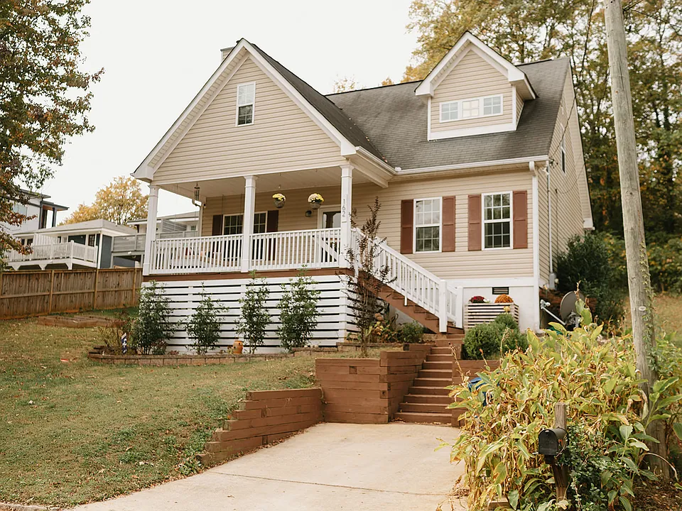 162 Lowry St