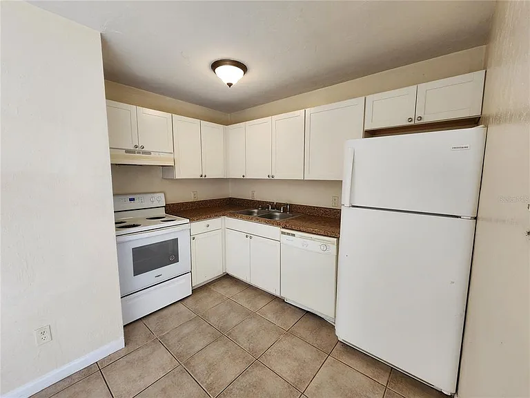 2529 NW 62nd Pl — Photo 9