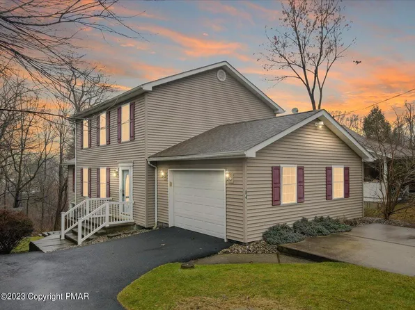 84 Oak St, Delaware Water Gap, PA 18327