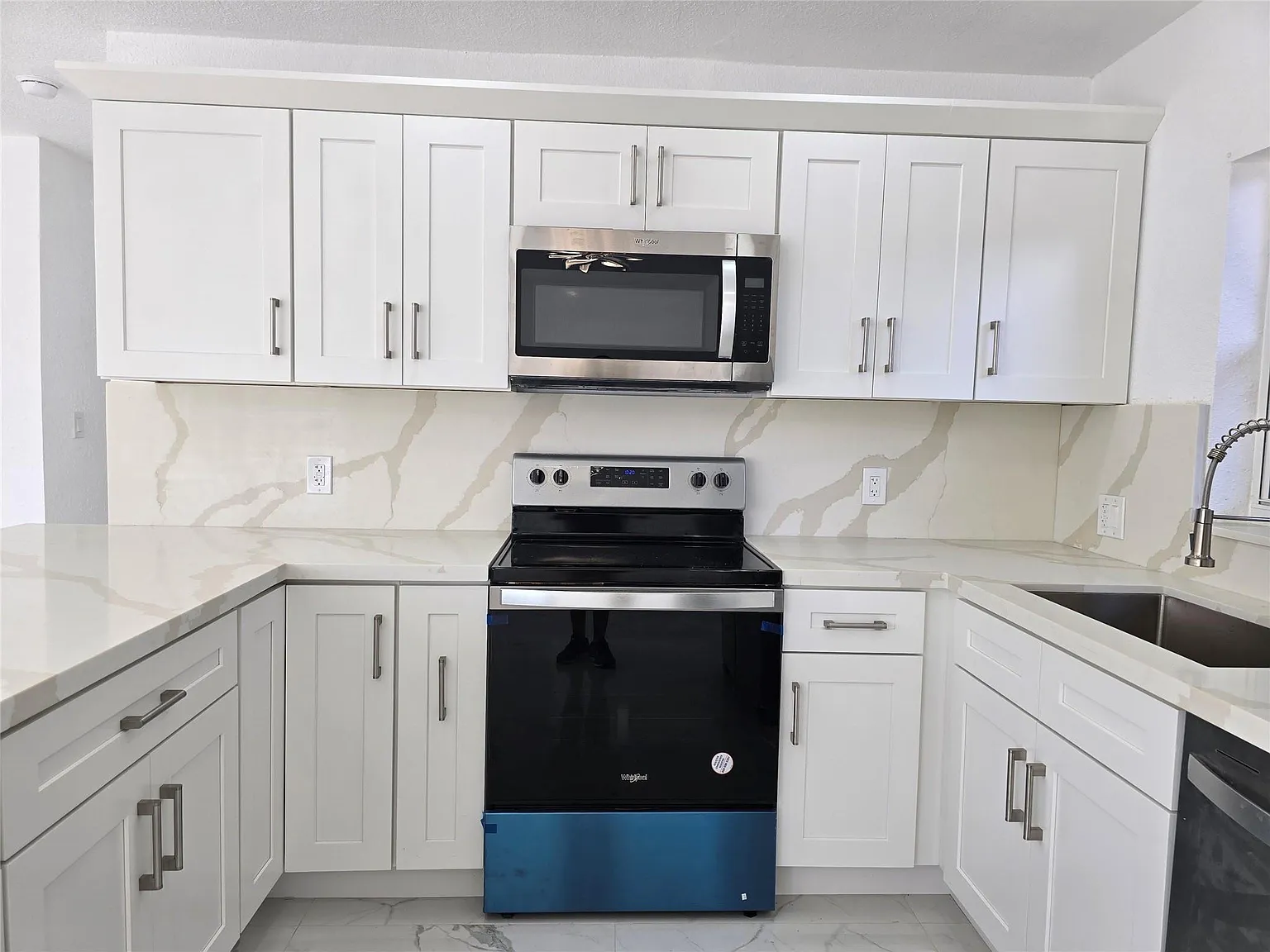 3 bed, 2.0 bath, 1350 sqft, $2,495 — Photo 3