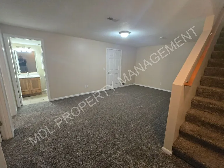 704 E Union St — Photo 9