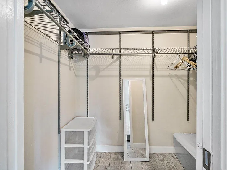 11863 Wimbledon Cir #433 — Photo 32