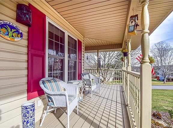 4th image of 20 Red Cedar Dr