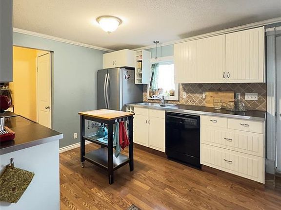 4th image of 109 1st St S