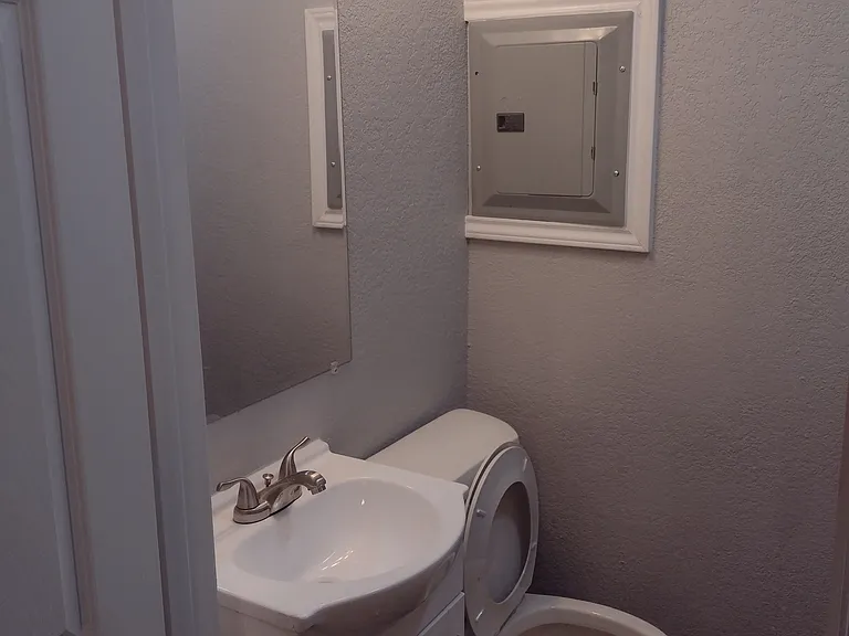211 W Huff Ave #A — Photo 11