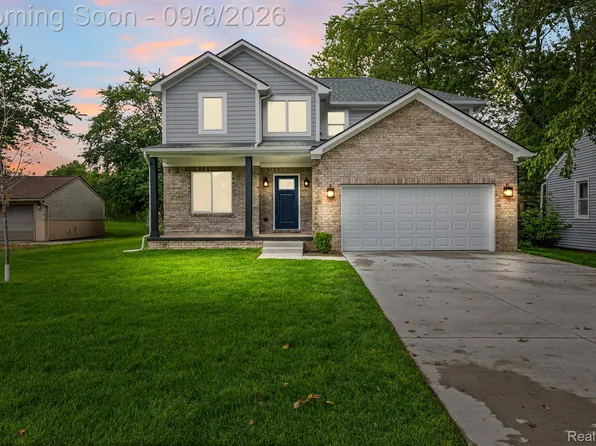 29827 Gloria St, Saint Clair Shores, MI 48082