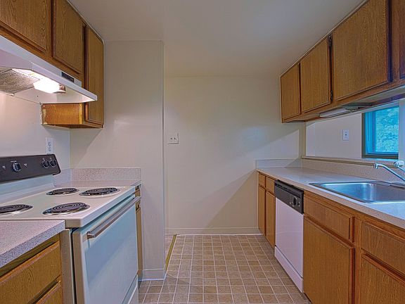 Kitchen has lots of counter space
