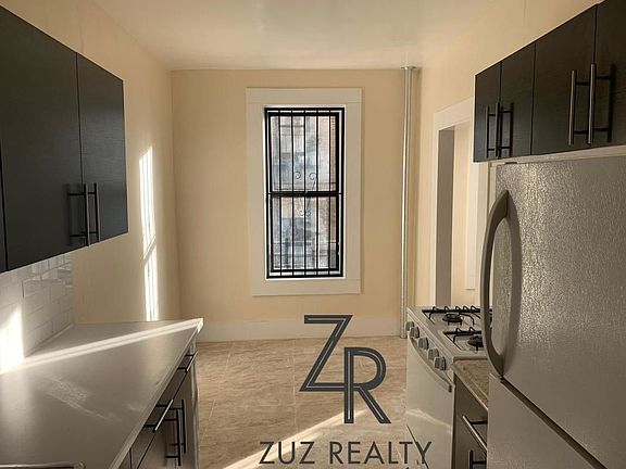 2nd image of 110 Midwood St #B2
