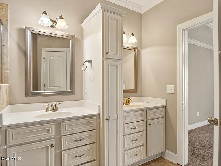 1661 Cambria Dr #B — Photo 29