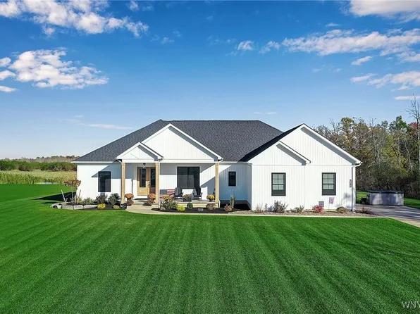 7049 Pine Lake Ter, Pendleton, NY 14120