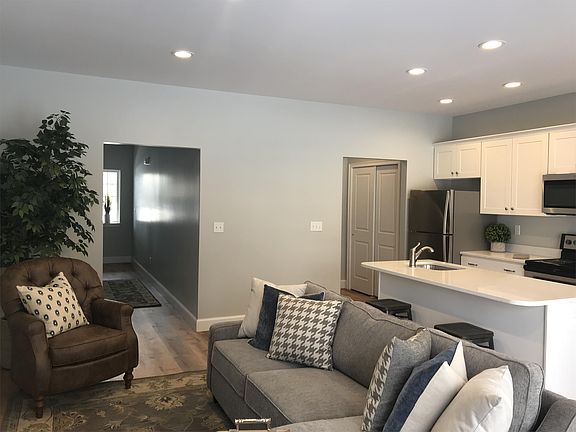 Kitchen/Family Rm