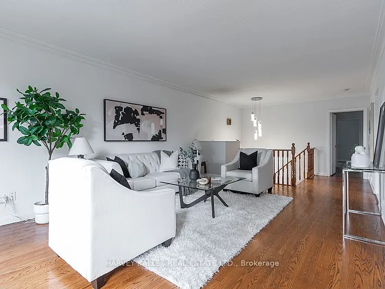 135 Combe Ave — Photo 7