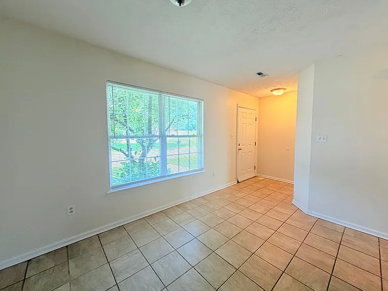 1000 Heathcliff Dr — Photo 3
