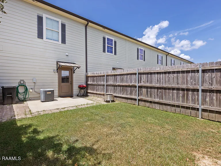 203 Ella St — Photo 15