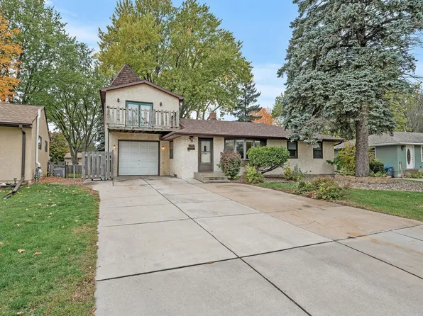 2741 Apache Rd N, North Saint Paul, MN 55109