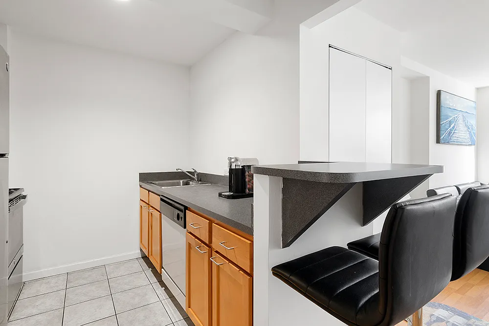 Building Photo - 27-37 27th St #2D