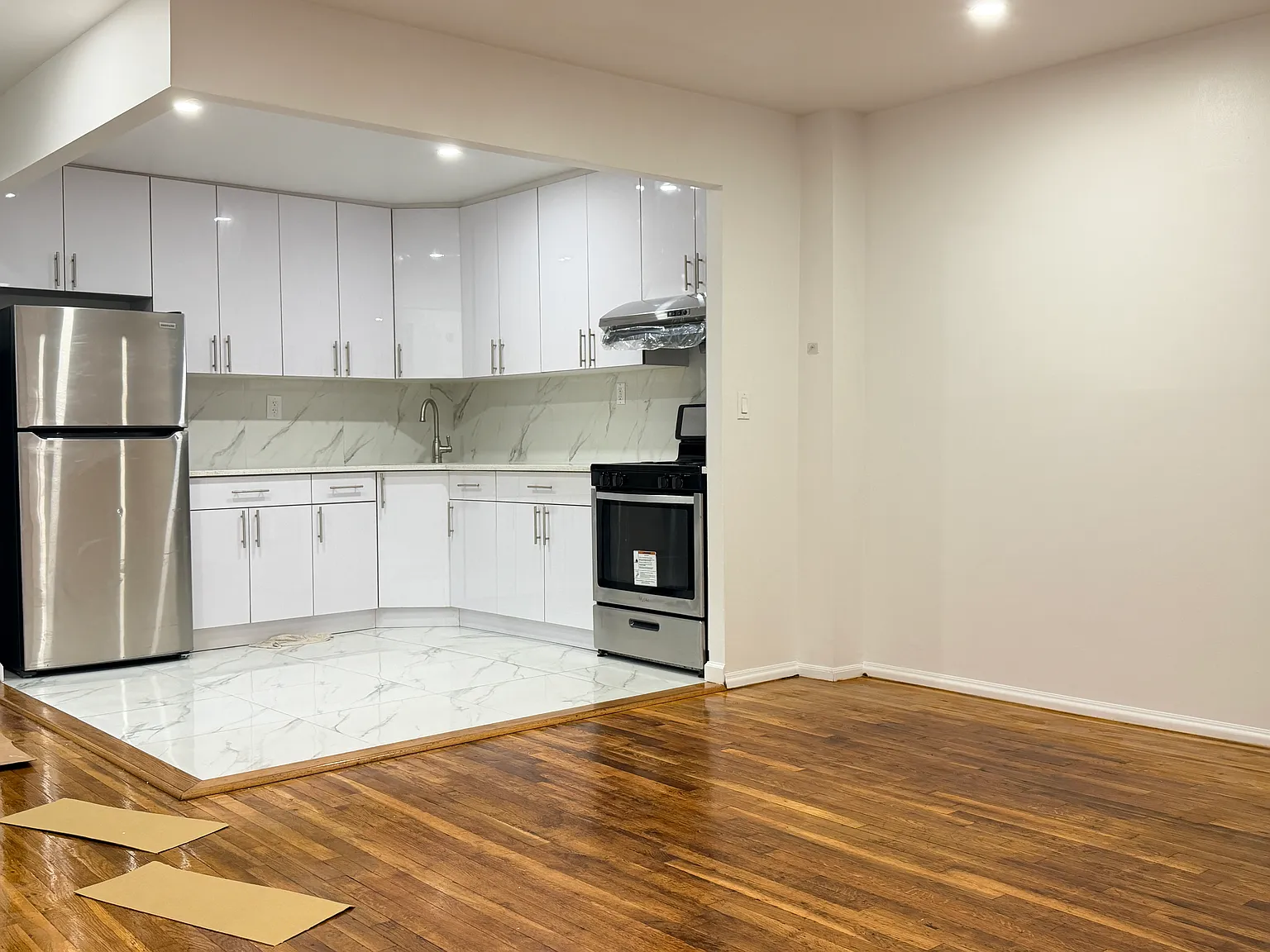 3 bed, 1100 sqft, $3,200 — Photo 2