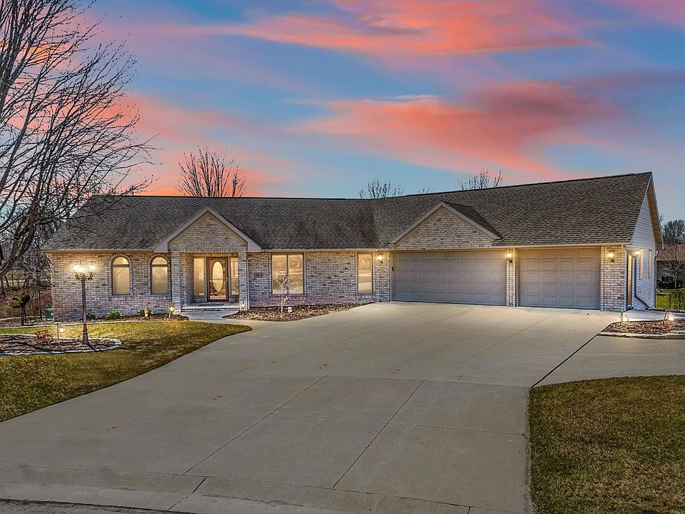 Welcome home to N419 Fontana Way