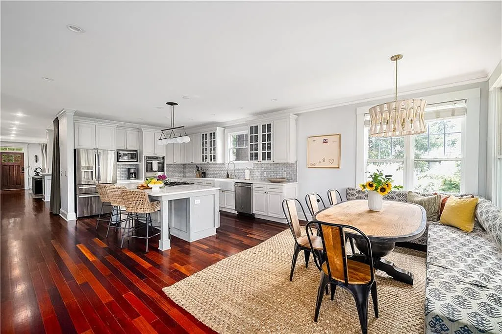 4 bed, 2.5 bath, 2513 sqft, $8,500 — Photo 3