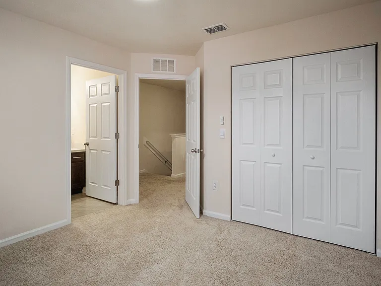 73 Java Ln — Photo 5