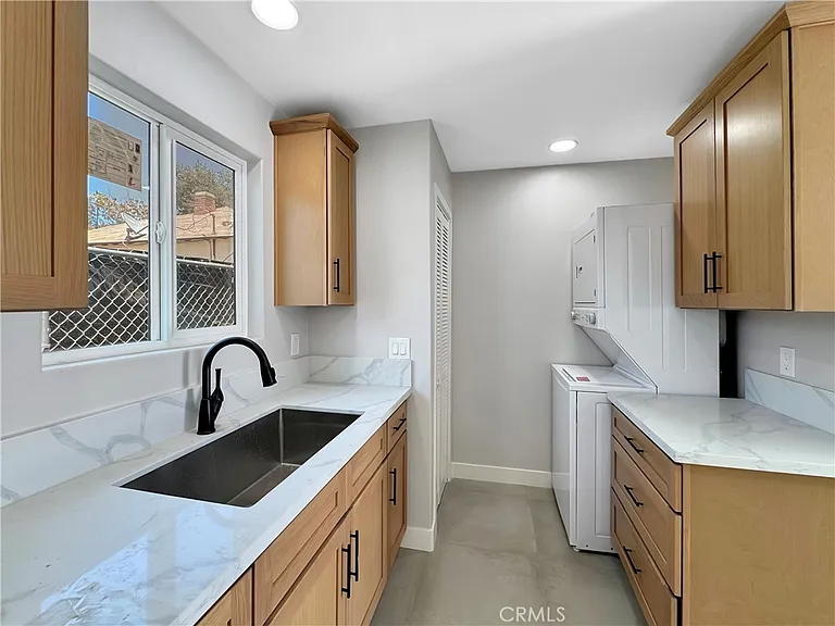 4187 Dwight Ave — Photo 4