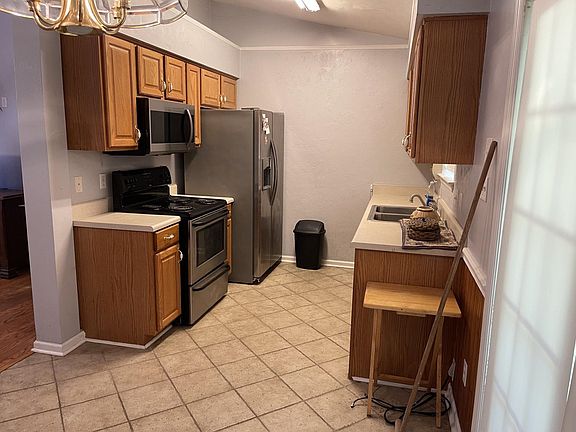 5th image of 205 Fox Run Cir