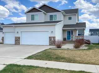 3416 8th St NE, Minot, ND 58703