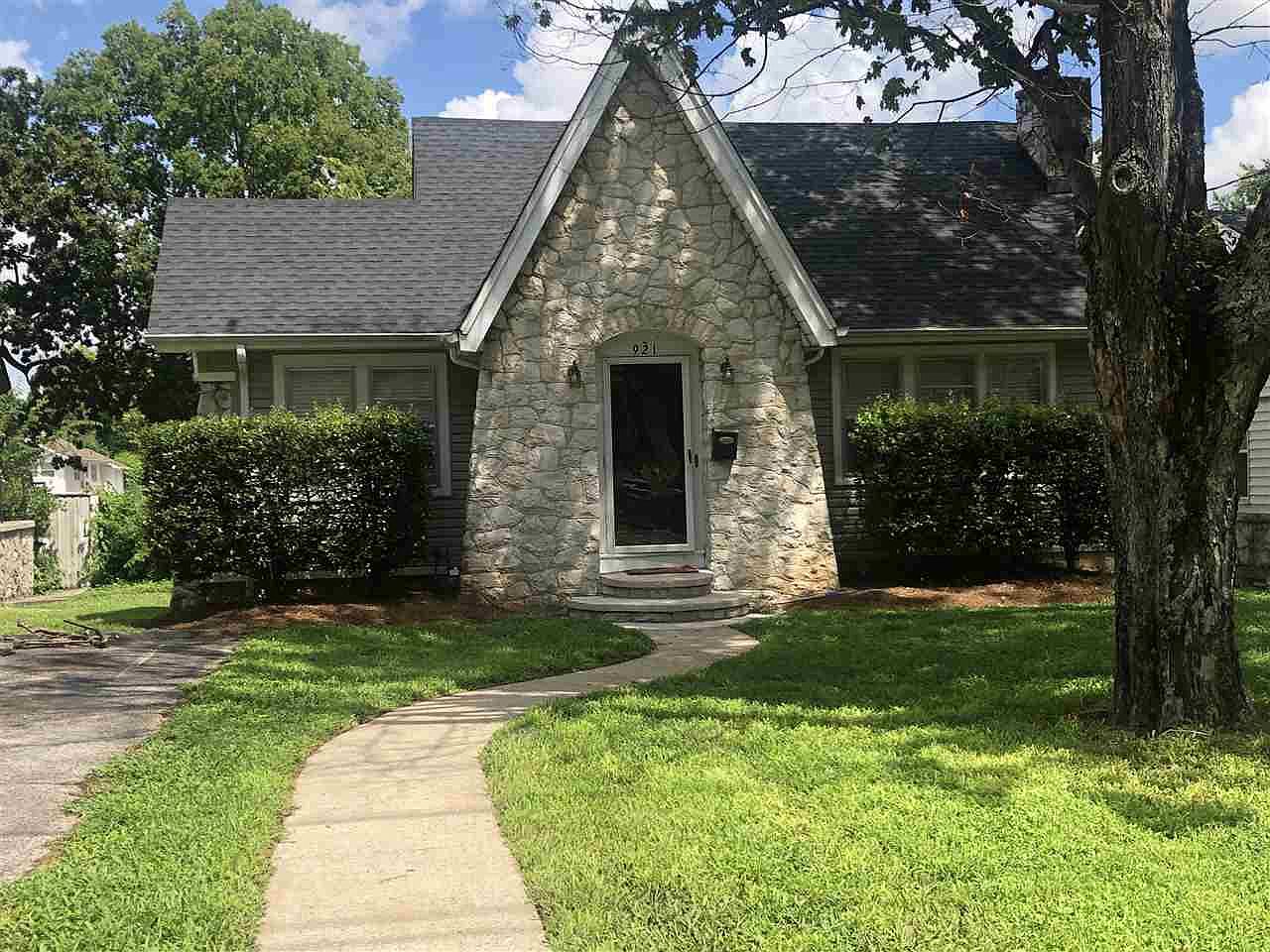 921 Magnolia St Bowling Green Ky 42103 Zillow