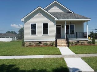 3024 Charles Dr, Chalmette, LA 70043