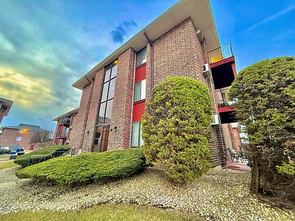 3rd image of 15804 Terrace Dr Unit R03