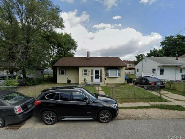 12 Croydon Road, Amityville, NY 11701