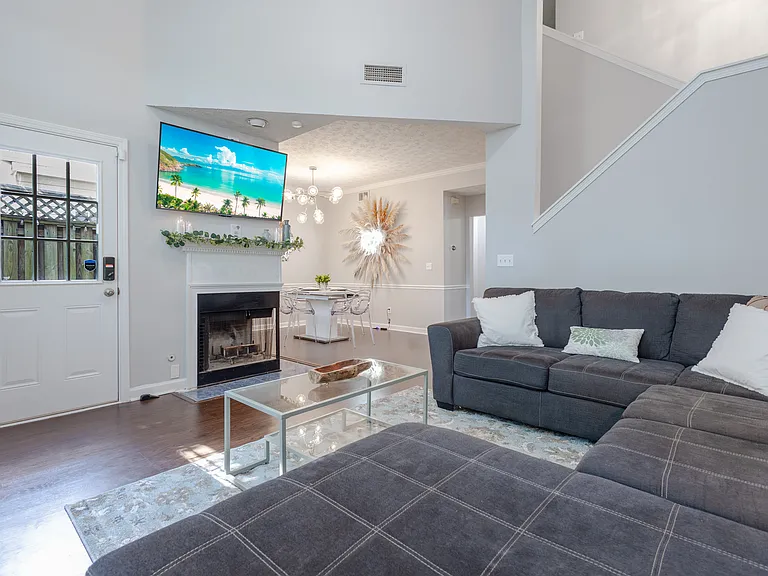510 Fraser St SE — Photo 2