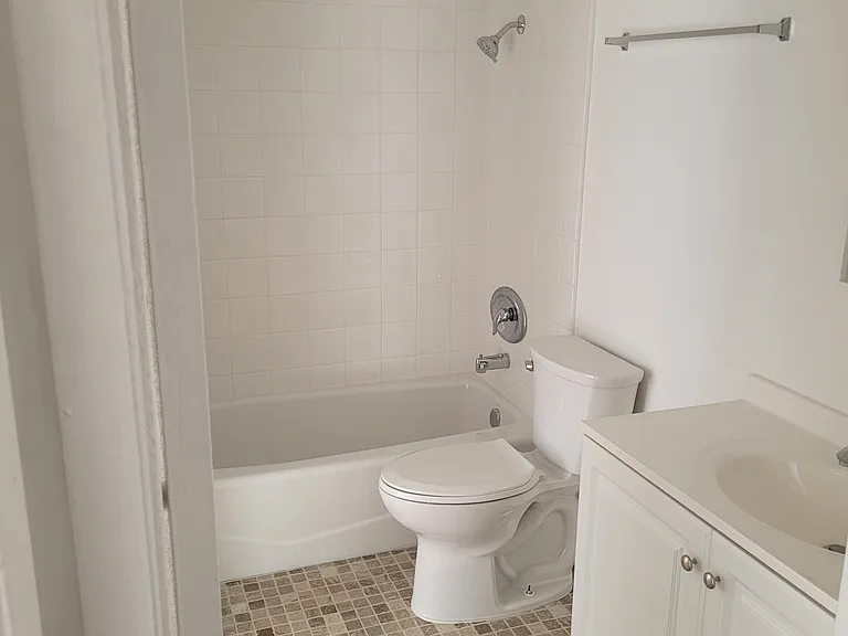 719 Wedgewood Ave #A — Photo 2