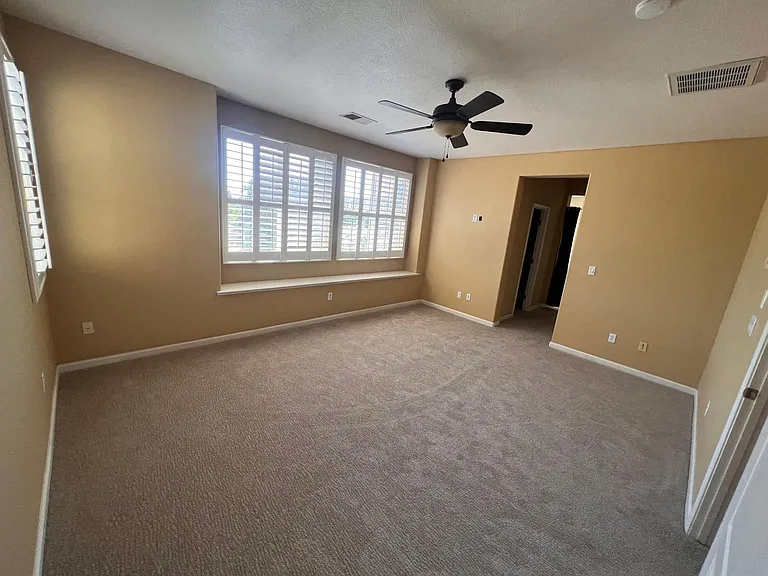 1066 Amber Ridge Ln — Photo 8