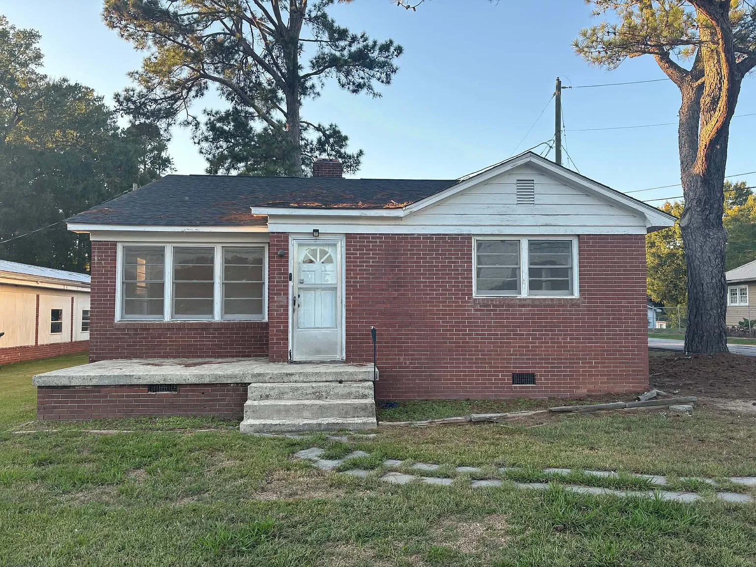 607 Durst Avenue East - 1 — Photo 1