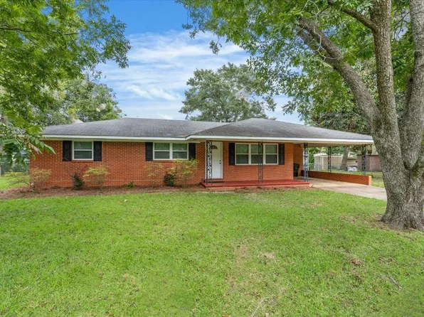 603 Peachtree St, Headland, AL 36345