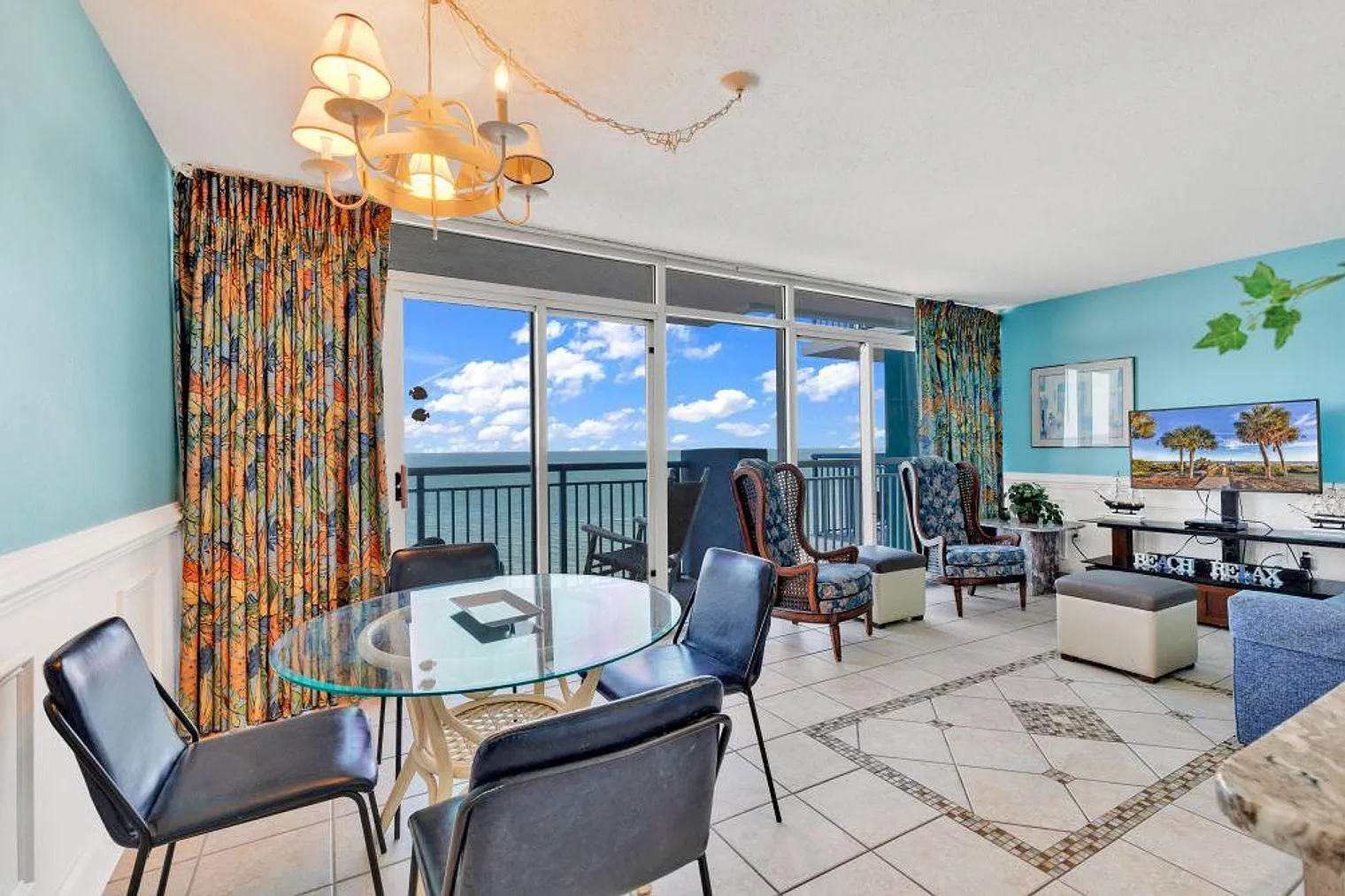 2 bed, 2.0 bath, 947 sqft, $4,062 — Photo 1
