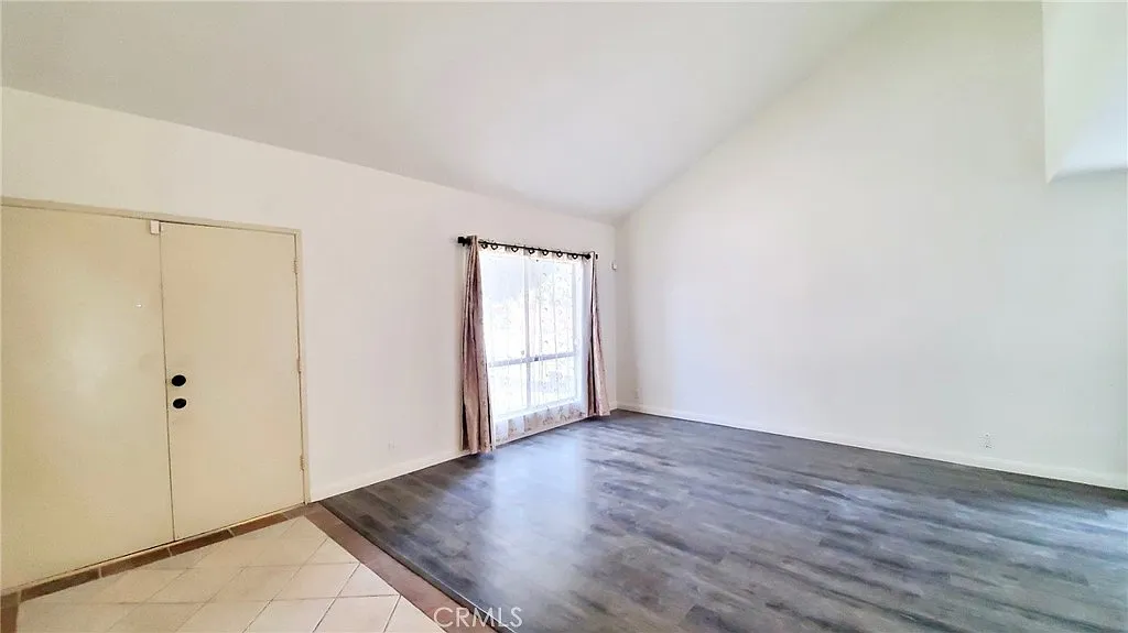 5 bed, 2.5 bath, 2640 sqft, $5,300 — Photo 2