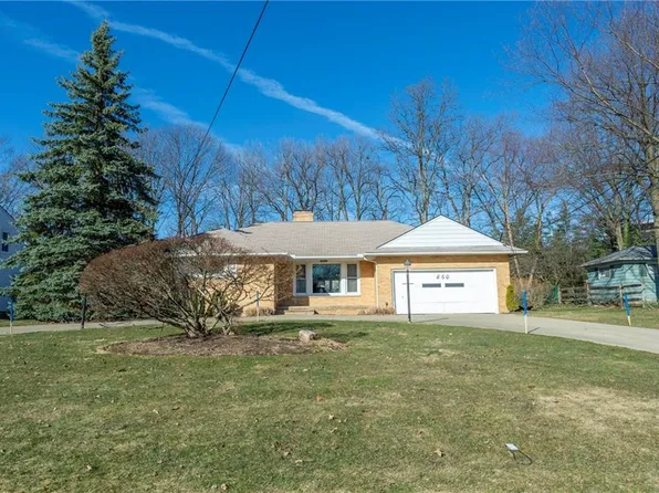860 Colony Dr, Highland Heights, OH 44143