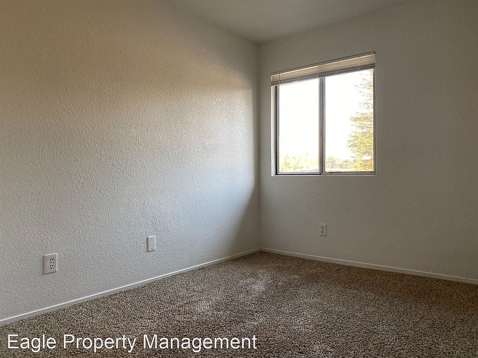 2nd image of 831 W Swain Rd #9089169