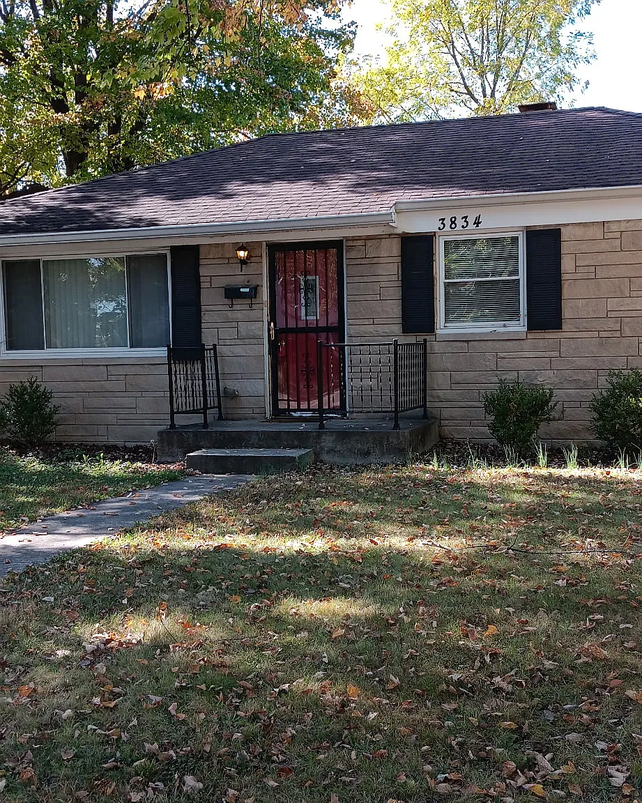 3 bed, 1.5 bath, 1209 sqft, $1,350 — Photo 2