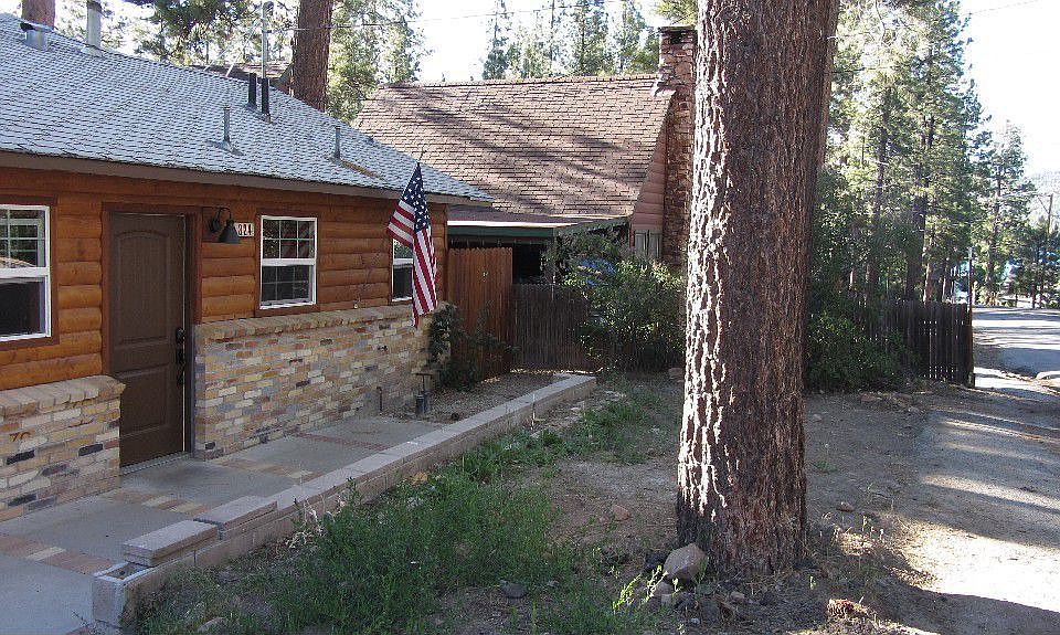 1st image of 324 Vista Ln