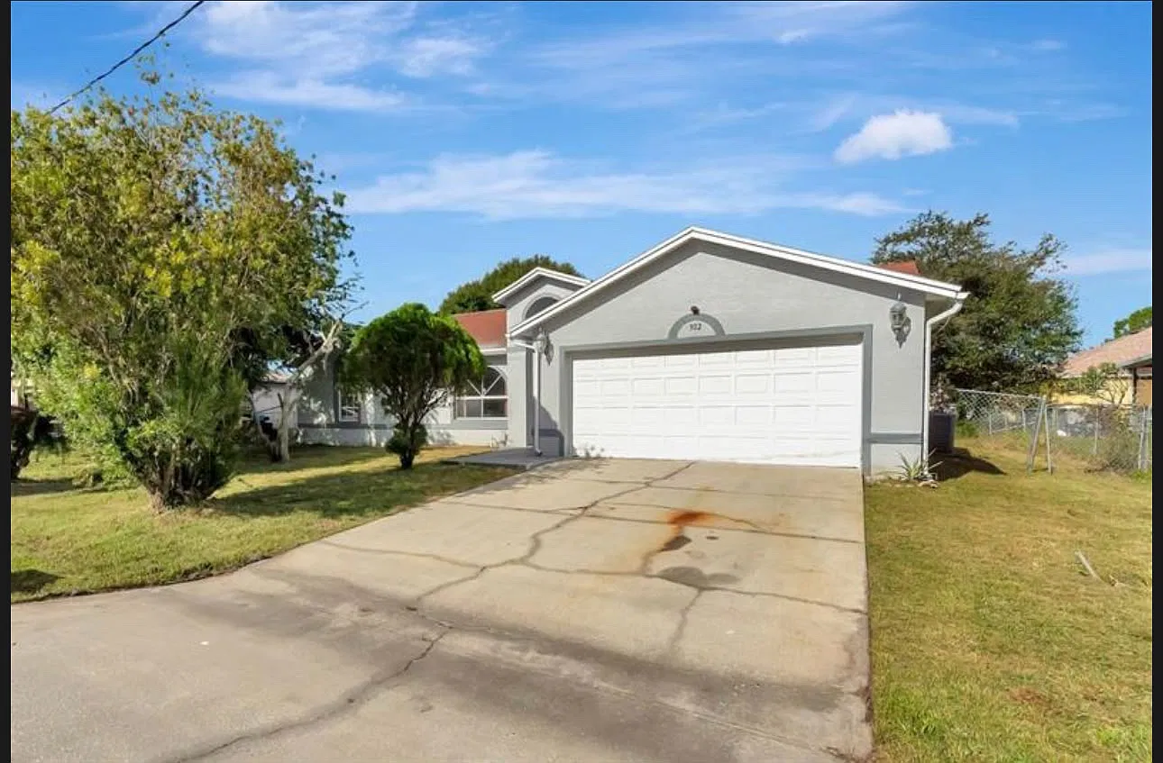 3 bed, 1396 sqft, $2,000 — Photo 2