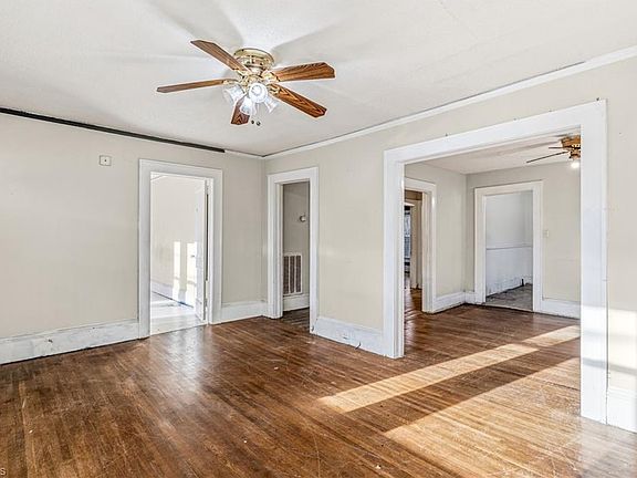 4th image of 501 4th St