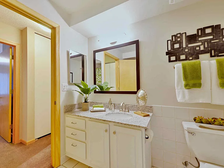 The Metro Apartments — Photo 9