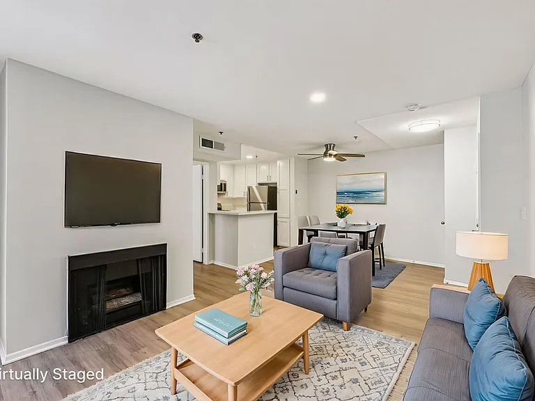 310 Virgil — Photo 12